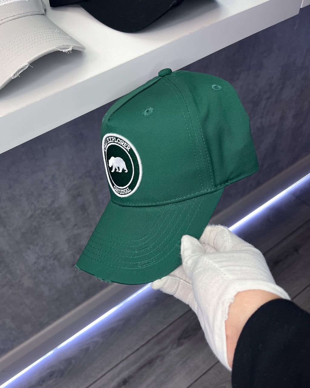 V2 EXPLORER CAP – RENNENGRÜN