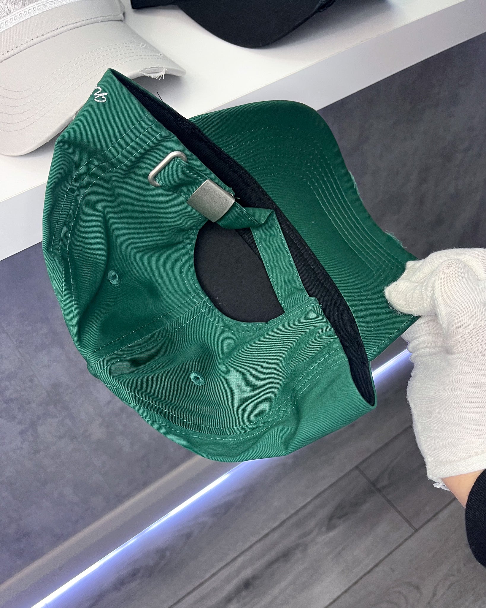 V2 EXPLORER CAP – RENNENGRÜN